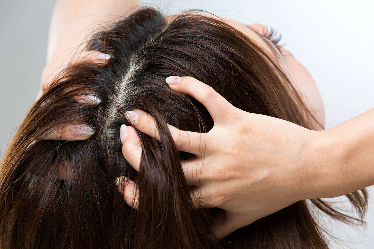 Come fare il massaggio del cuoio capelluto