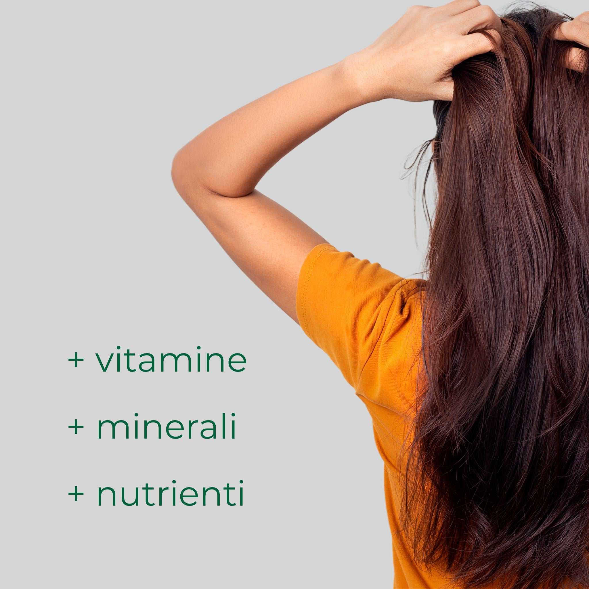 Donna con capelli sani e fluenti: Bioscalin® Benessere SOLE apporta vitamine, minerali e nutrienti alla chioma