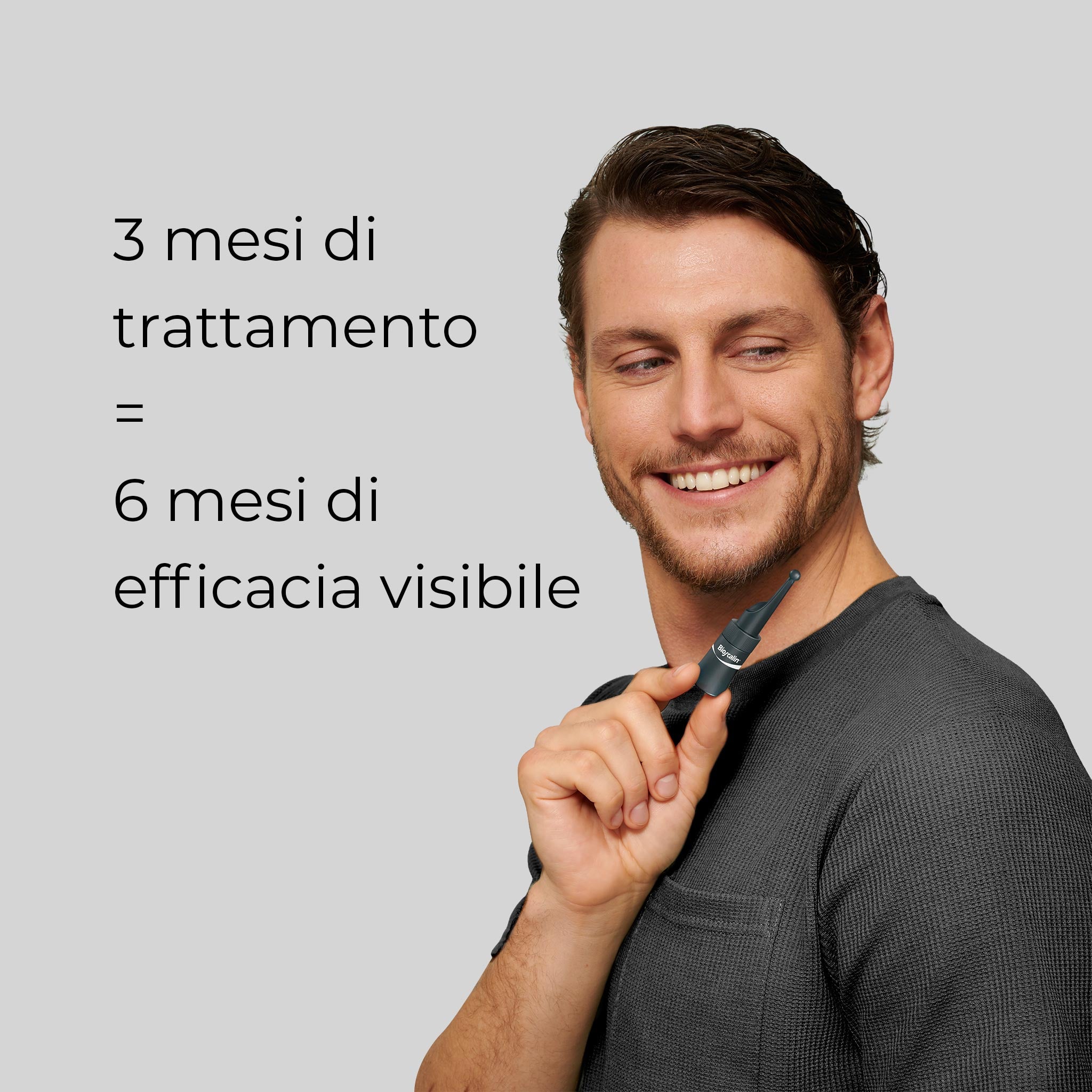 Primo piano di un uomo che tiene in mano una fiala anticaduta della linea Bioscalin® PRO•DENSITY uomo