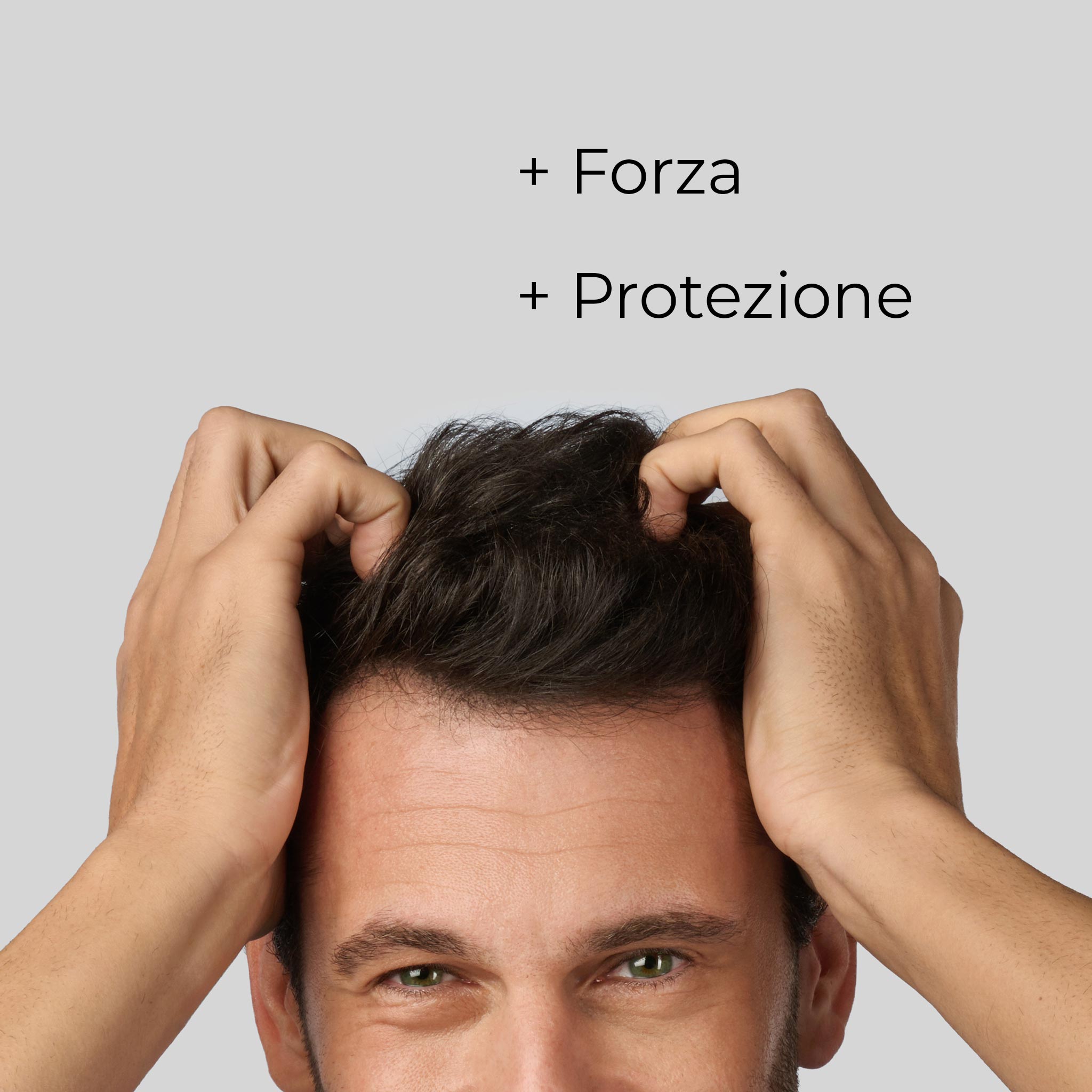 Primo piano di un uomo che passa una mano tra i capelli su cui applica il gel della linea Bioscalin® Pro•Density uomo