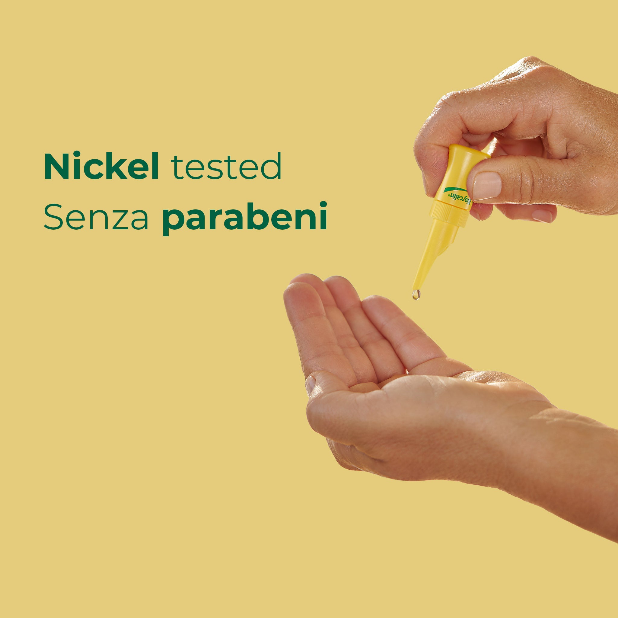 Mano che versa una fiala di Bioscalin® Stress: integratore nickel tested e senza parabeni