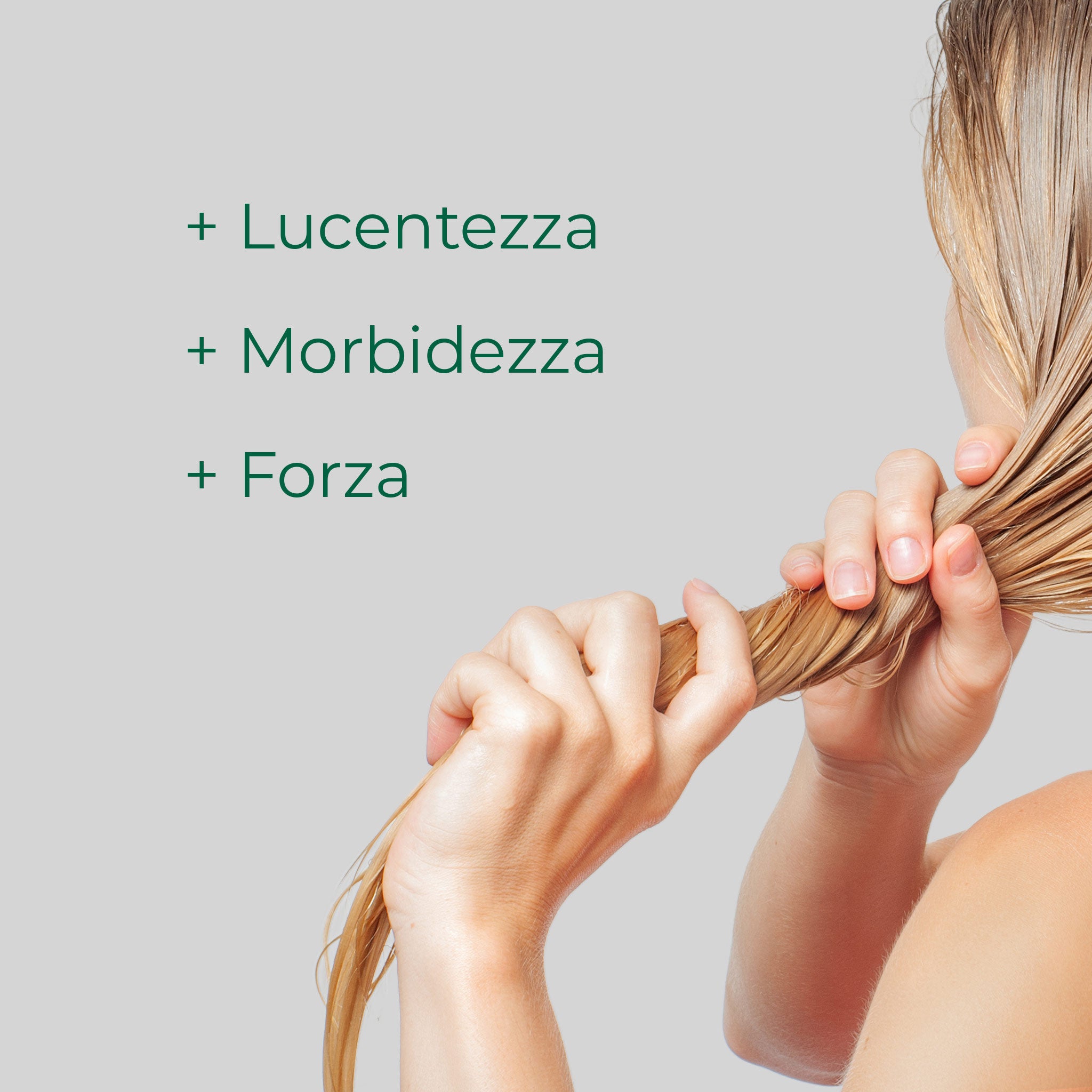 Dettaglio di una ragazza bionda con la coda di capelli tra le mani ed elenco di benefici apportati dall'uso del balsamo fortificante Bioscalin® TOTAL•CARE