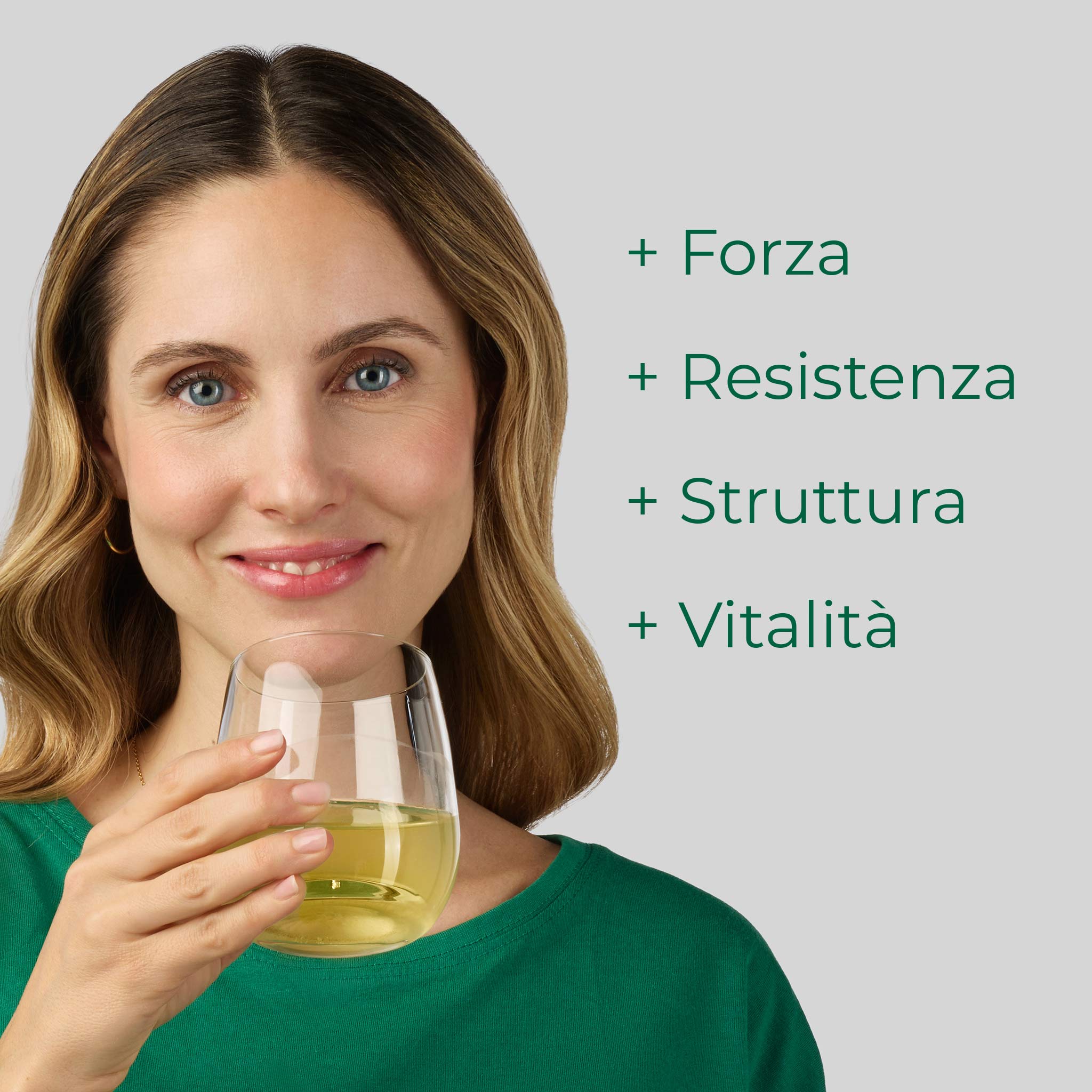Donna beve integratore Bioscalin® Total•Care: forza, resistenza e vitalità per i tuoi capelli