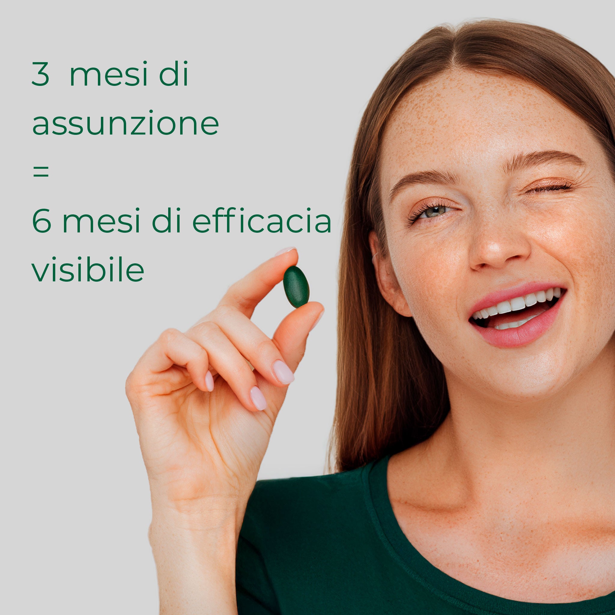 Donna sorridente con capsula Bioscalin® TOTAL•CARE: 3 mesi di trattamento garantiscono 6 mesi di efficacia