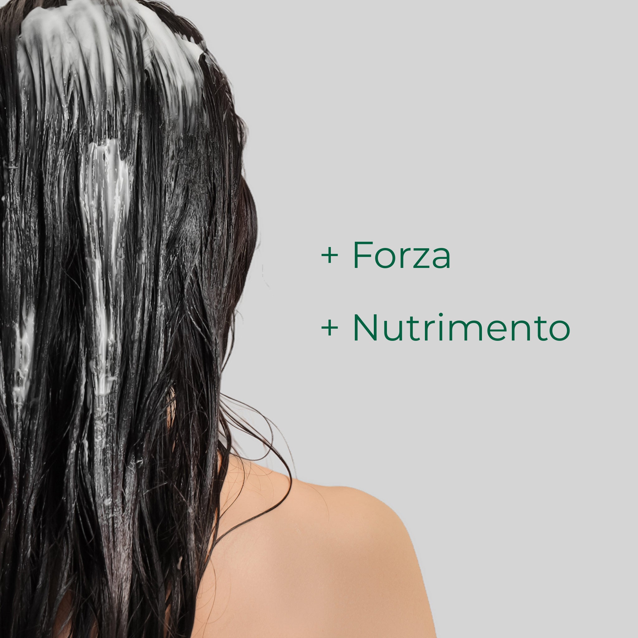Ripresa posteriore dei capelli di una ragazza che ha applicato la maschera fortificante Bioscalin® TOTAL•CARE