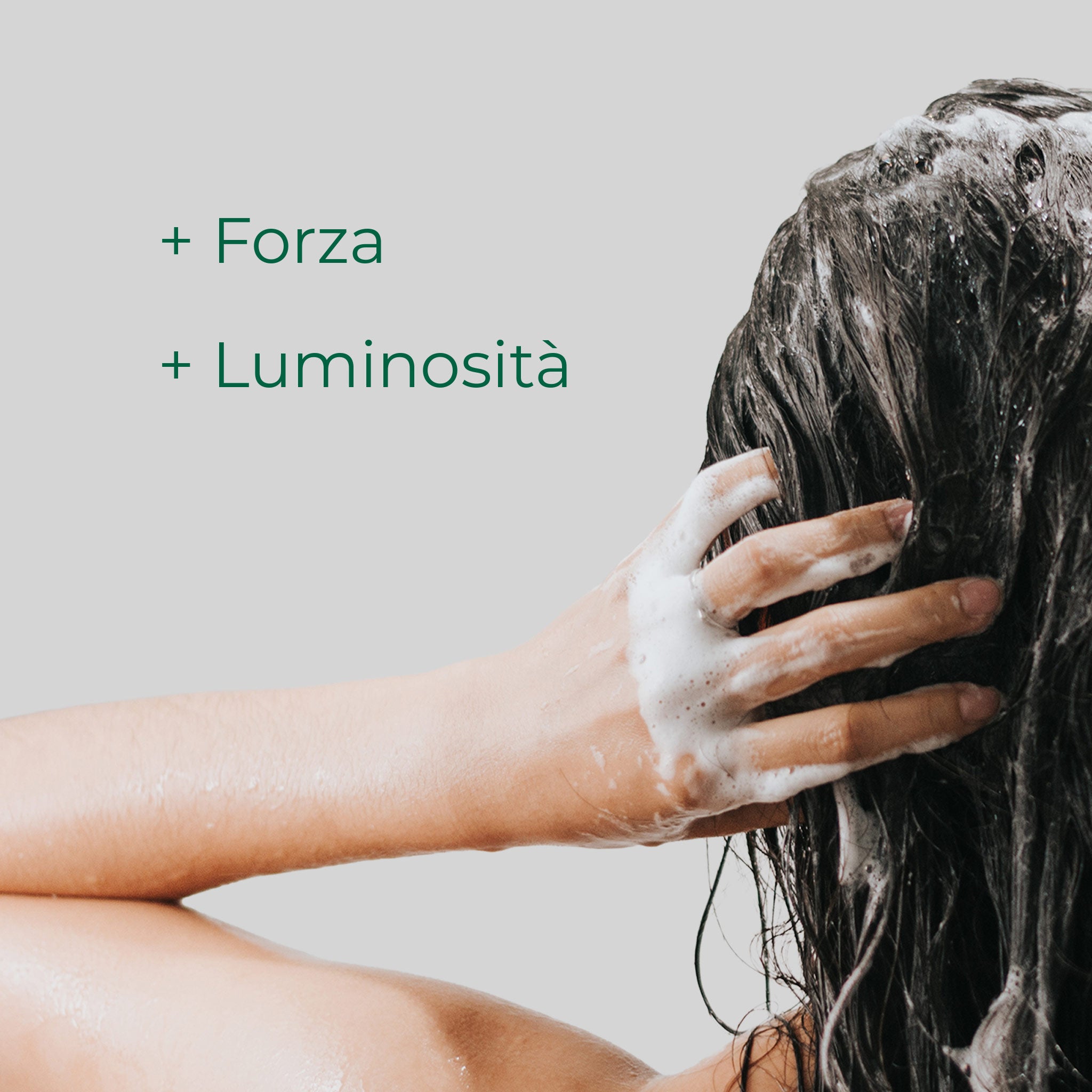 Lavaggio con shampoo rivitalizzante Bioscalin® TOTAL•CARE: forza e luminosità per capelli sfibrati e con doppie punte