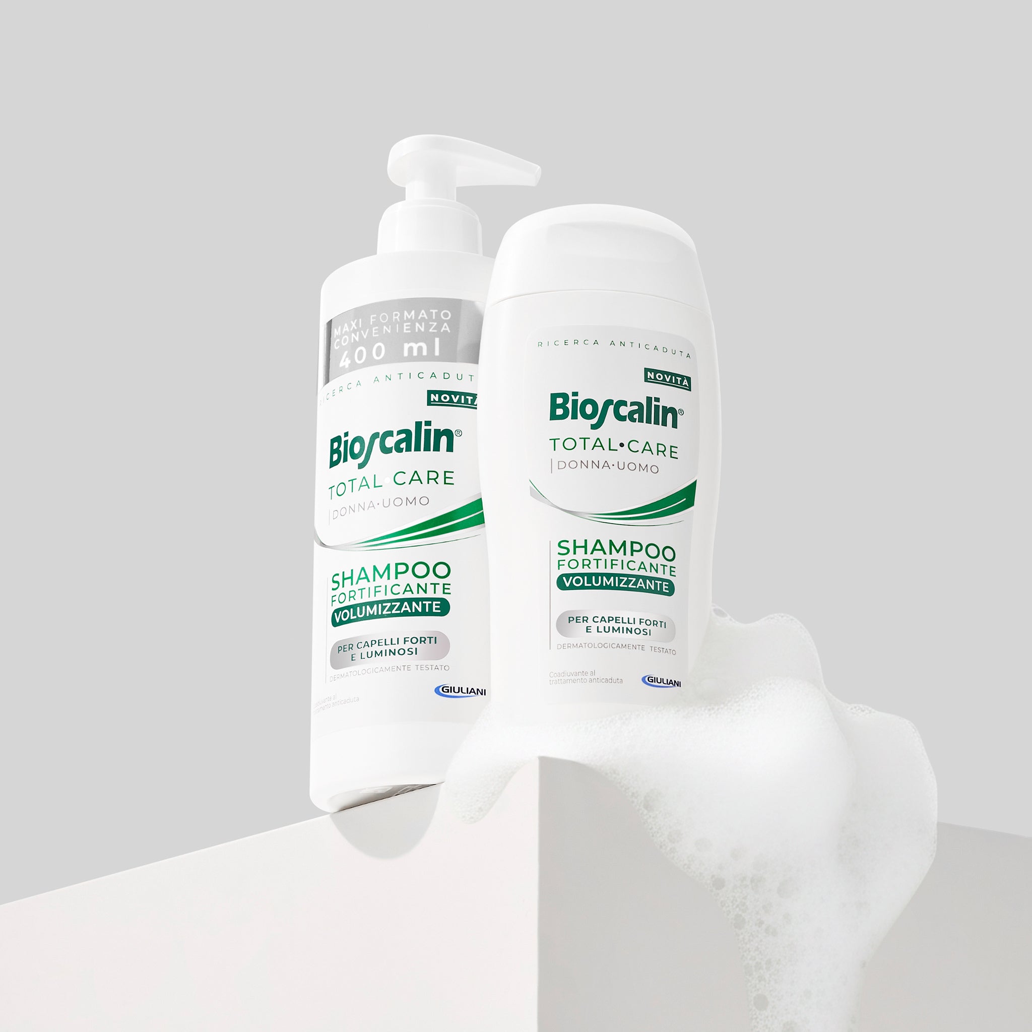 Le 3 fasi del trattamento Bioscalin® TOTAL•CARE: nutrizione interna tramite integratore, attivazione topica con fiala e detersione con shampoo