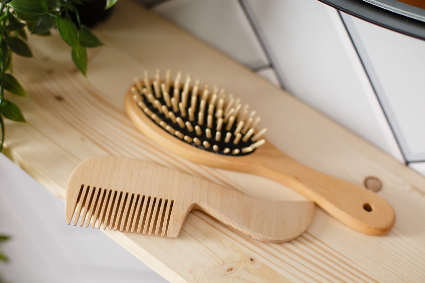 PERCHÉ I CAPELLI DIVENTANO ELETTRICI?
