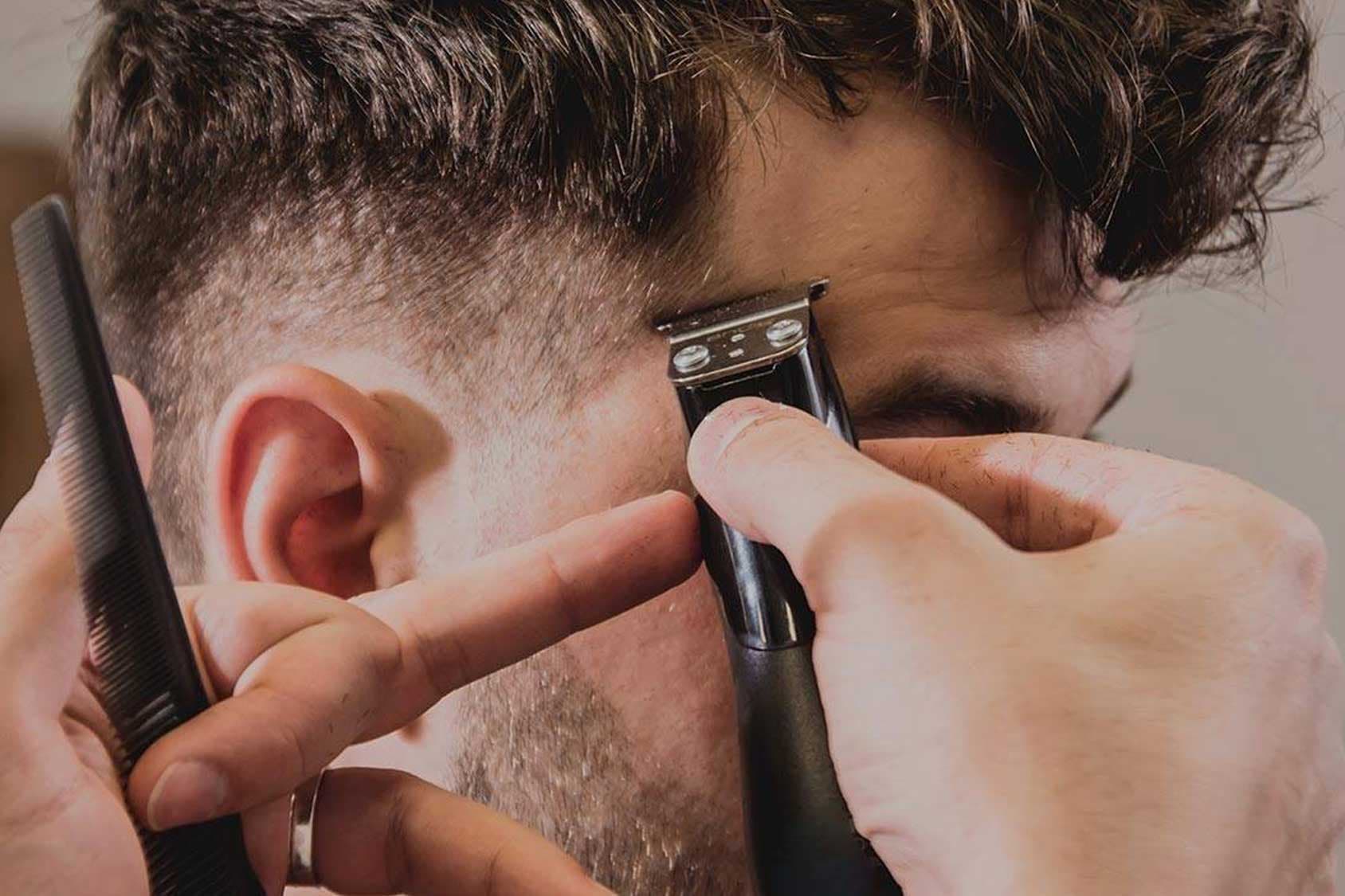 PER L’UOMO, IL RITUALE DEL BARBER SHOP