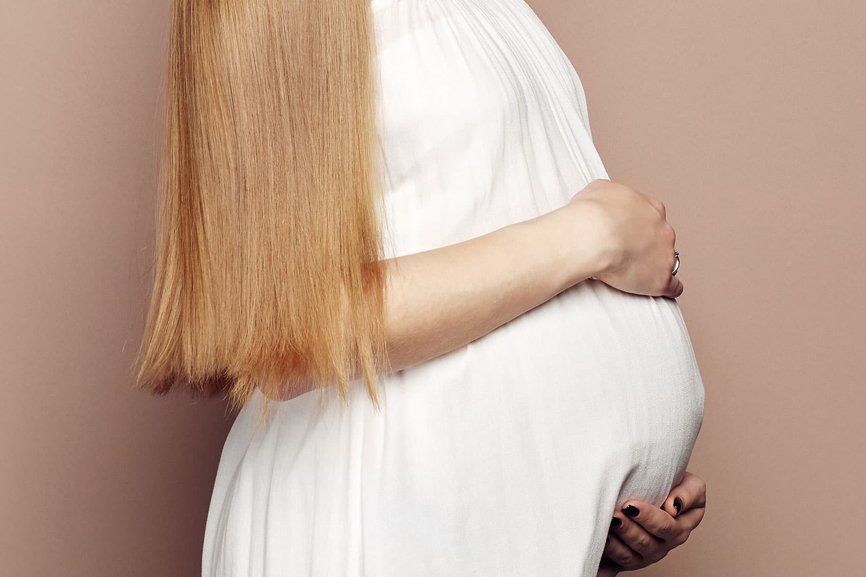 CAPELLI IN GRAVIDANZA: COME GESTIRLI PRIMA E DOPO IL PARTO?