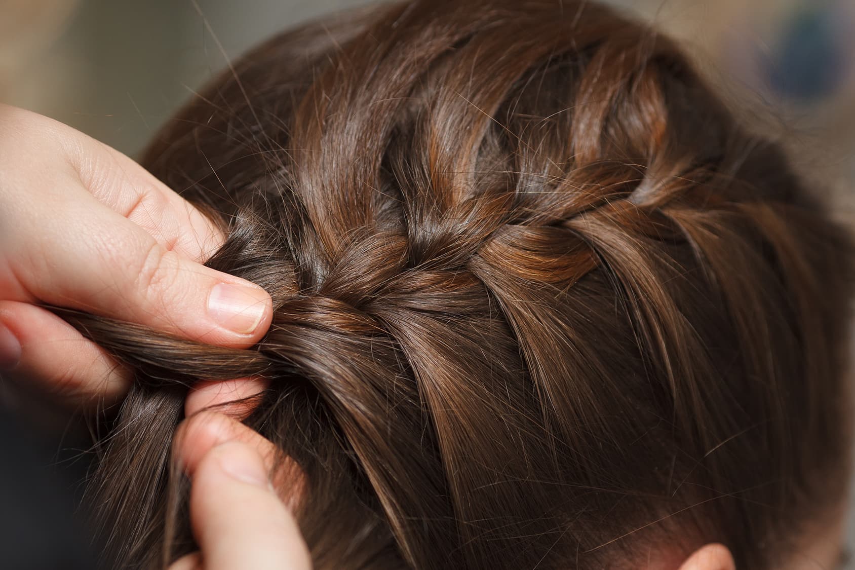 ESTATE 2020: COME LEGARE I CAPELLI LUNGHI SENZA ELASTICI