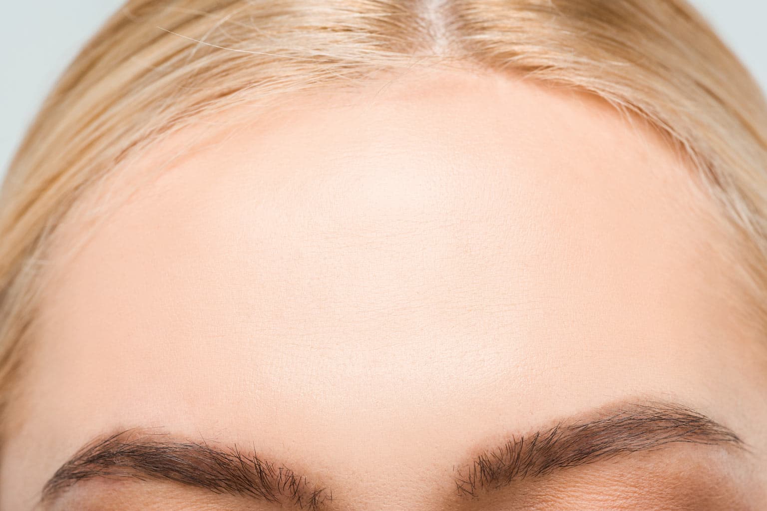 TAGLI DI CAPELLI PER VISI CON LA FRONTE ALTA