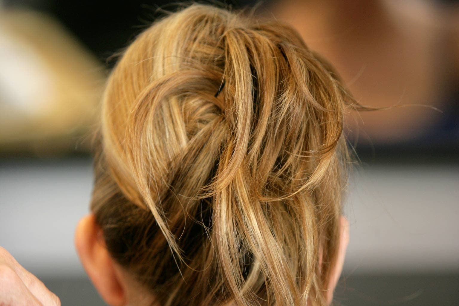 CHIGNON SPETTINATO, PER AFFRONTARE IL CALDO CON STILE