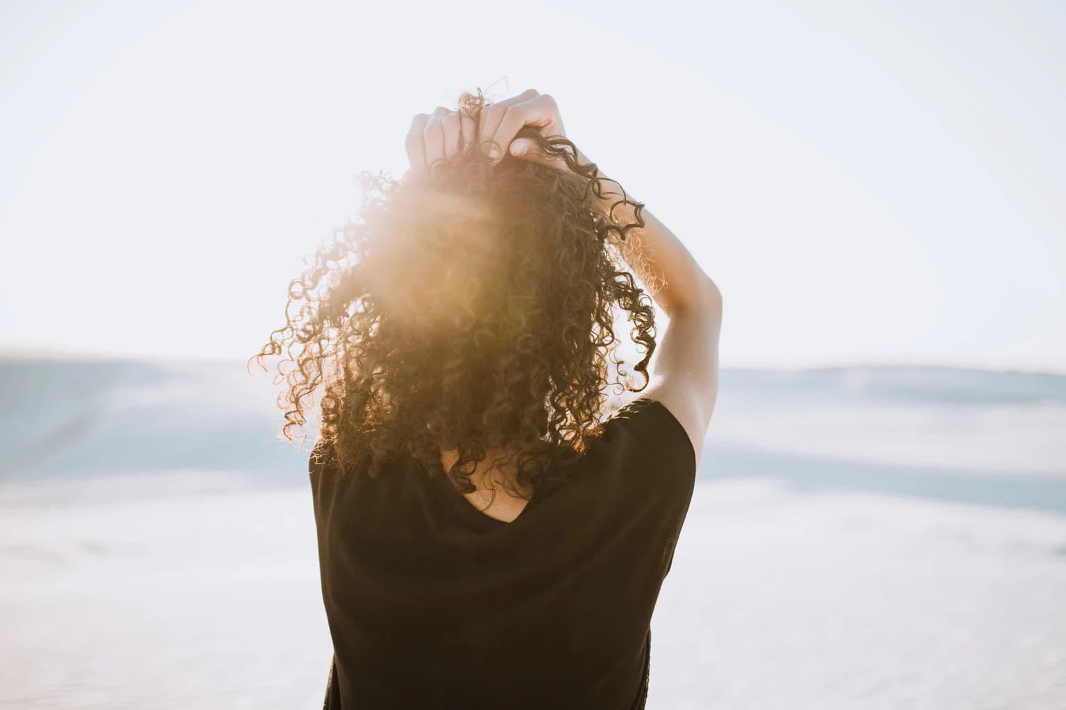 CAPELLI RICCI: L’ASCIUGATURA SENZA PHON PERFETTA PER L’ESTATE