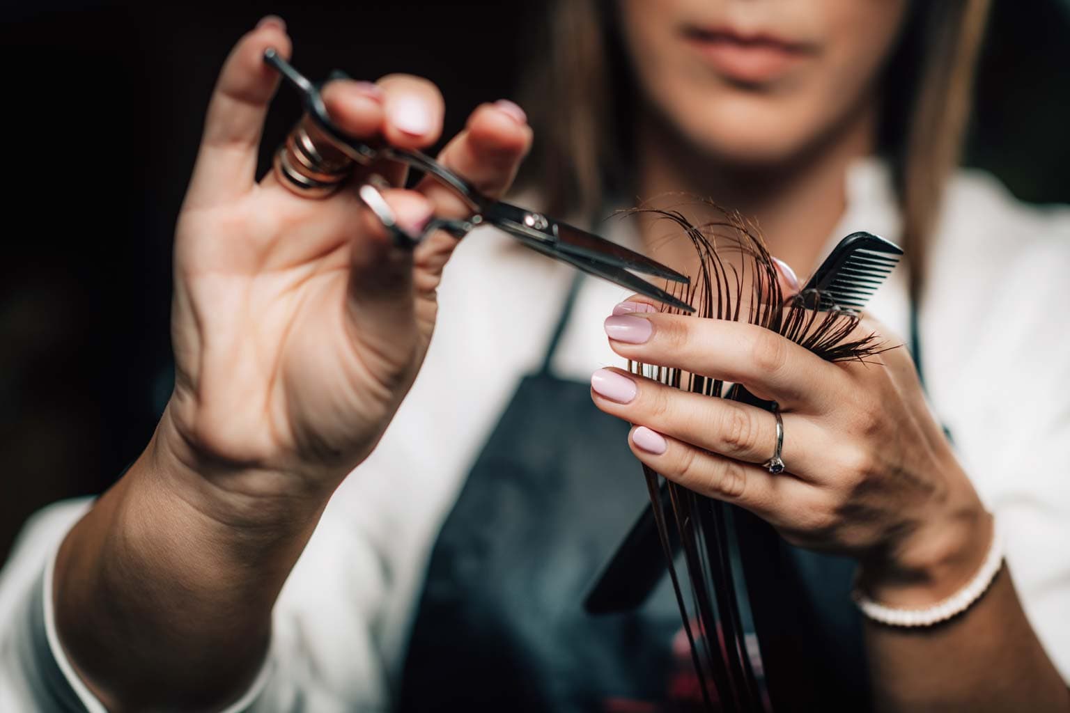 QUANTO SPESSO BISOGNA TAGLIARE I CAPELLI?