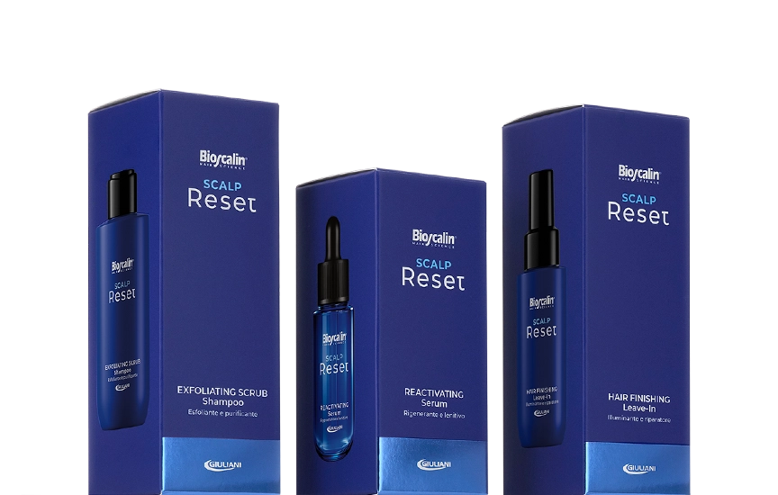 Confezioni dei tre prodotti della linea Bioscalin® Scalp Reset: Exfoliating Scrub Shampoo, Reactivating Serum e Hair Finishing Leave-in.